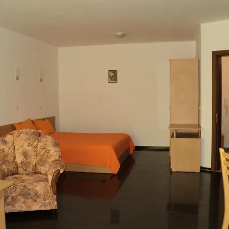Homestay Meni And Guest