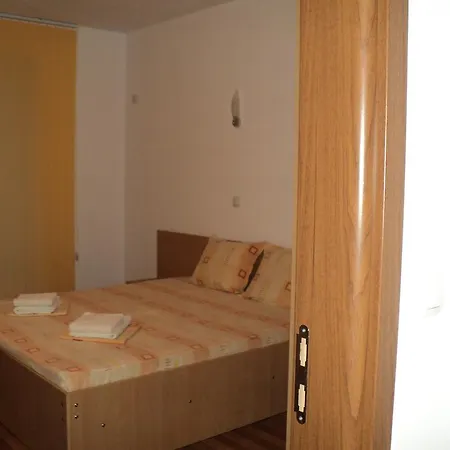 Homestay Meni And Guest