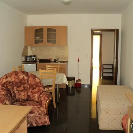 Homestay Meni And Guest
