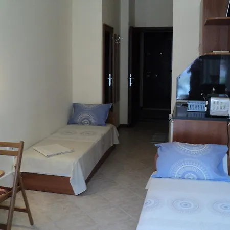 Homestay Meni And Guest