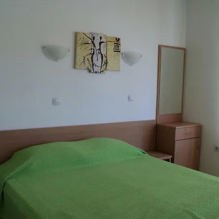 Meni And Guest Homestay
